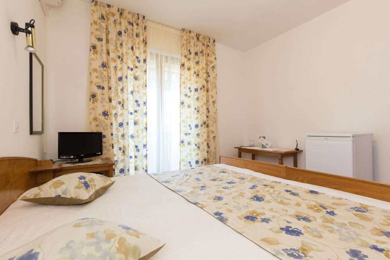 Apartment & Room Dinka, Krk Krk Town Exteriér fotografie