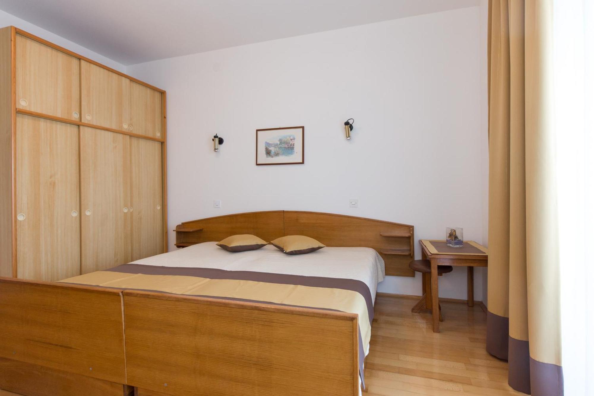 Apartment & Room Dinka, Krk Krk Town Pokoj fotografie